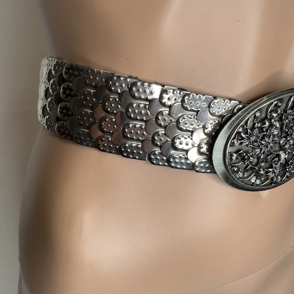 The Unbranded Brand women silver